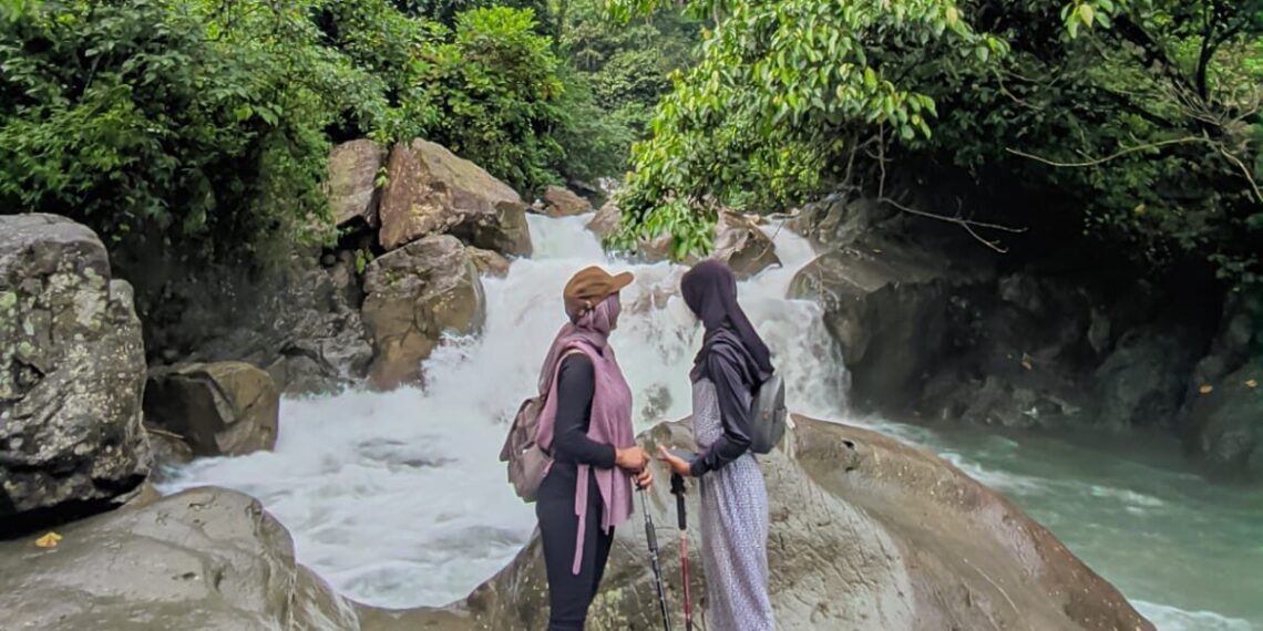 TREKKING SENTUL – LEUWI HEJO One Day TripRp 350.000