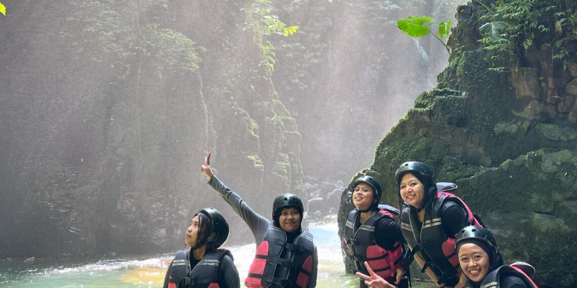 CURUG NAGA ONE DAY TRIP Mulai dari Rp 450.000