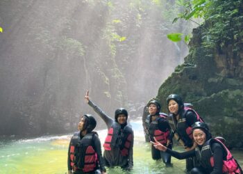 CURUG NAGA ONE DAY TRIP Mulai dari Rp 450.000