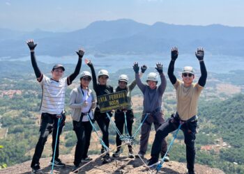 VIA FERRATA GUNUNG PARANGONE DAY TRIP Mulai dari Rp 500.000