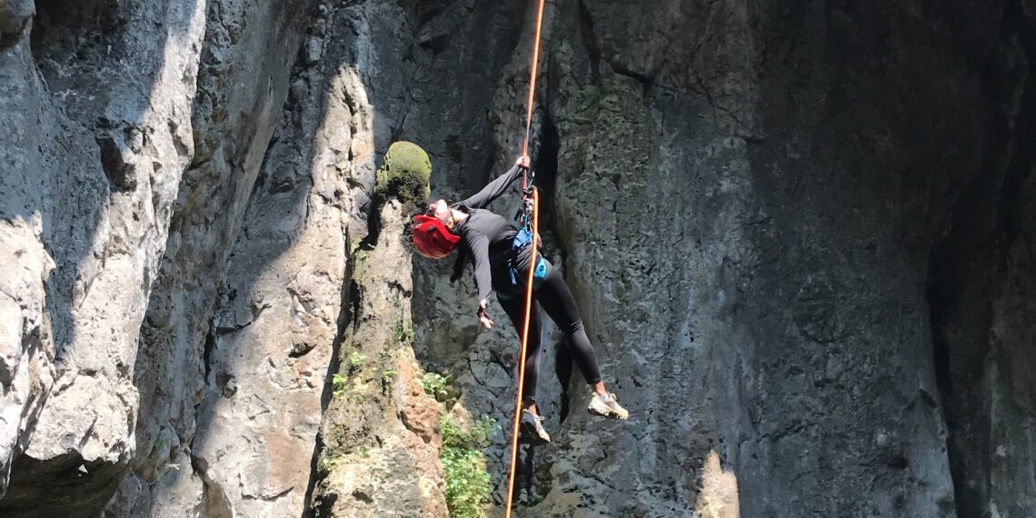 RAPPELLING TEBING HAWU One Day Trip Rp 600.000