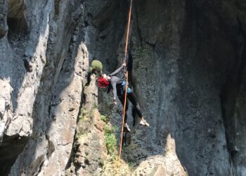 RAPPELLING TEBING HAWU One Day Trip Rp 600.000