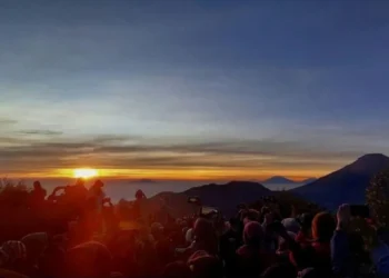 7 Spot Terbaik Melihat Golden Sunrise di Dieng