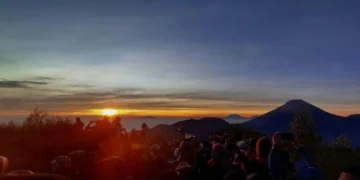 7 Spot Terbaik Melihat Golden Sunrise di Dieng