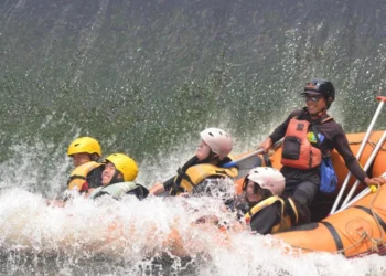Perlengkapan Wajib Rafting Cisadane untuk Pemula dan Profesional