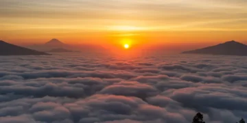 Golden Sunrise Sikunir Dieng